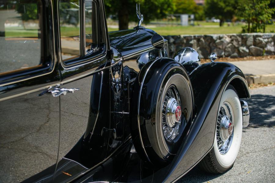 Детали экстерьера Packard Twelve Club Sedan (1107-736) 1934 года  (фото 28 из 38)